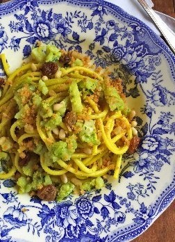 bucatini con broccoli e mollica