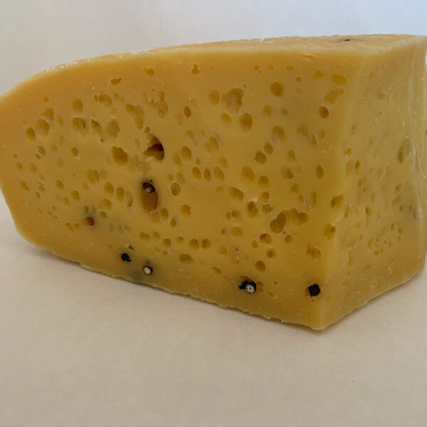 formaggio-fresco-con-pepe-nero-prodotto-latte-vaccino
